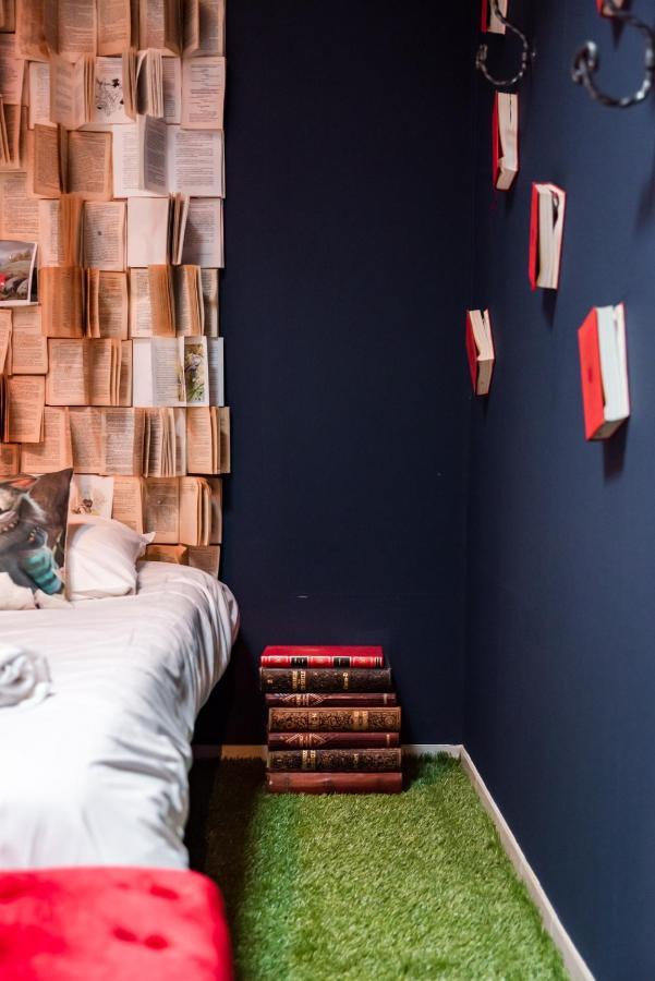 Insolite Alice In Wonderland Gujan-Mestras Bagian luar foto