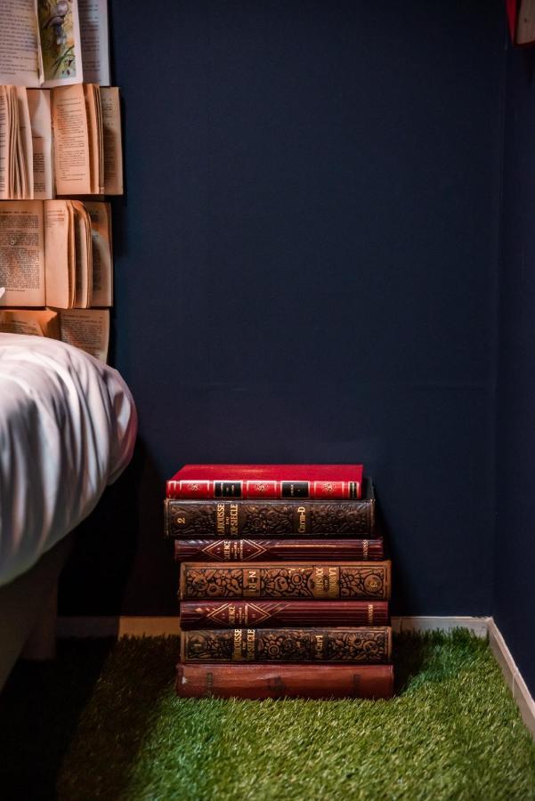 Insolite Alice In Wonderland Gujan-Mestras Bagian luar foto